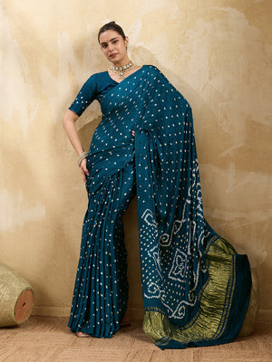 A blue saree with bandhani print and a lagdi patla pallu,