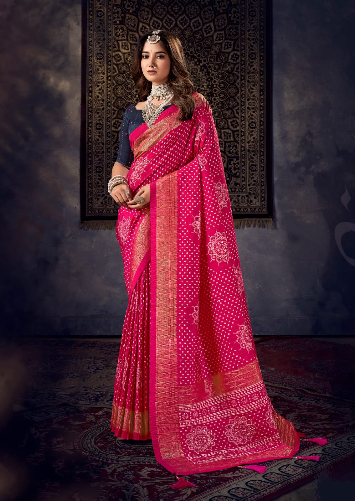 Tanmira New Beautiful Cotton Silk Plastic Mirror Work Saree