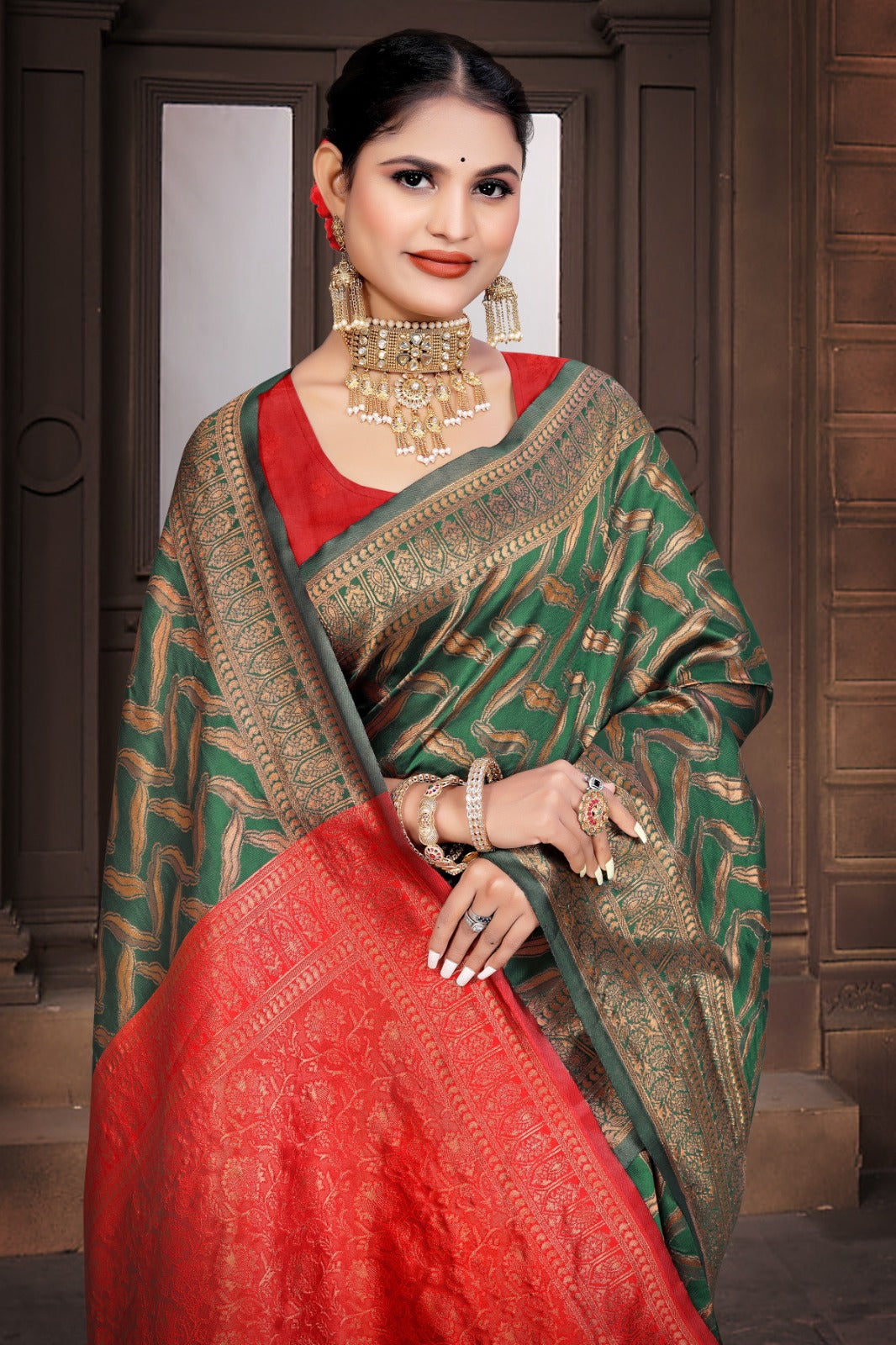 Tanmira New Banarasi Dola Silk with Modern Zig Zag Print and Traditional Zari Border saree DC
