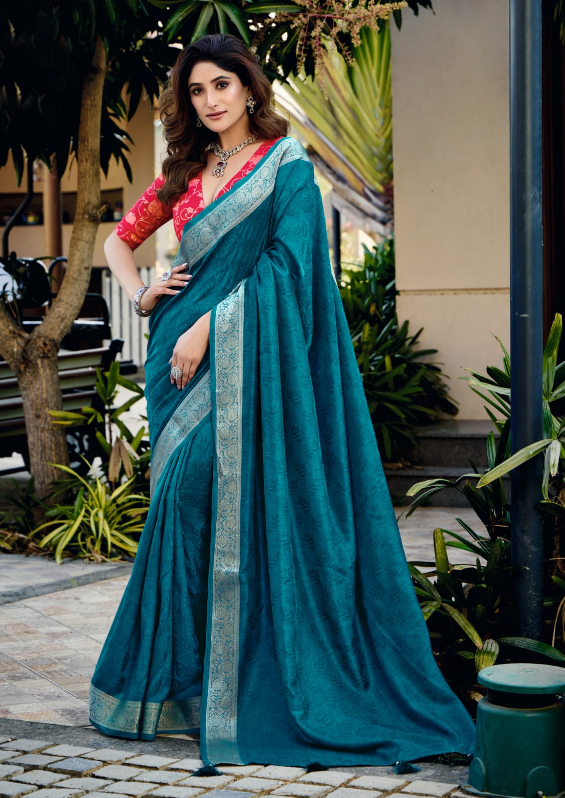 Tanmira Trendy Bollywood Style Saree in Rich Dola Silk Fabric STR