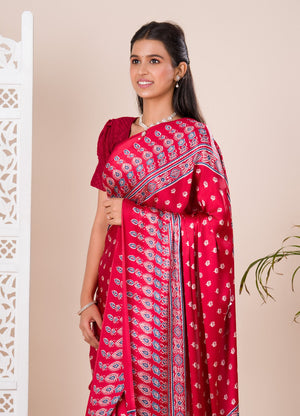 Bandhani Style saree in red colour for festival