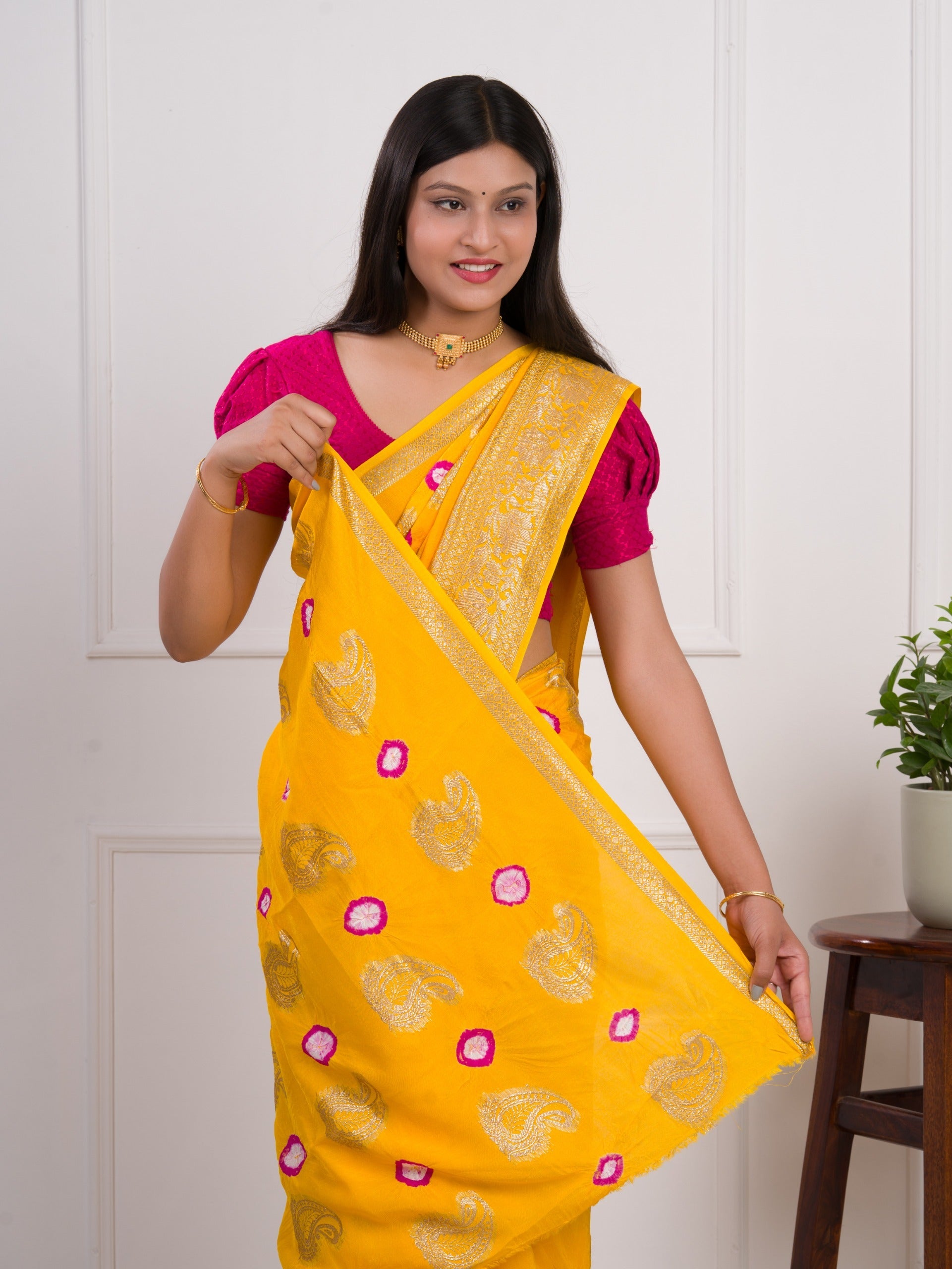 Dola Silk Bandhani Zari Weaving Work Saree
