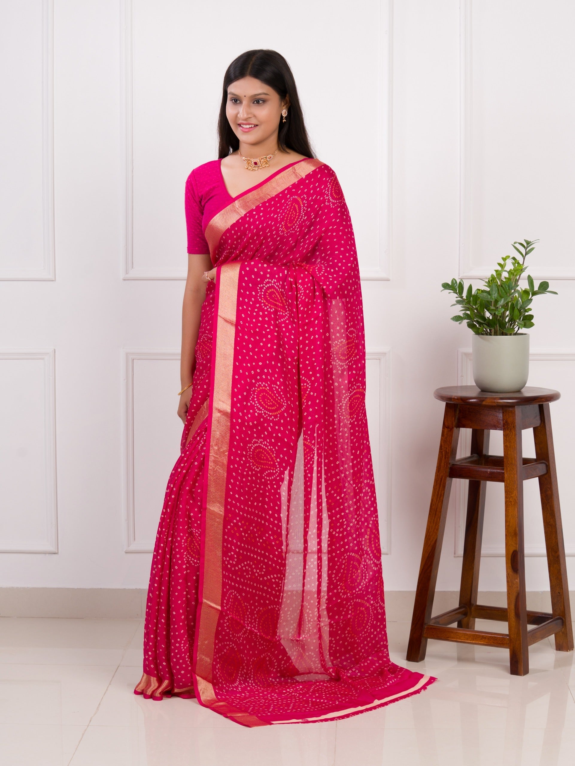 Tanmira New Beautiful Light Weight Chiffon Bandhani Print Saree STL