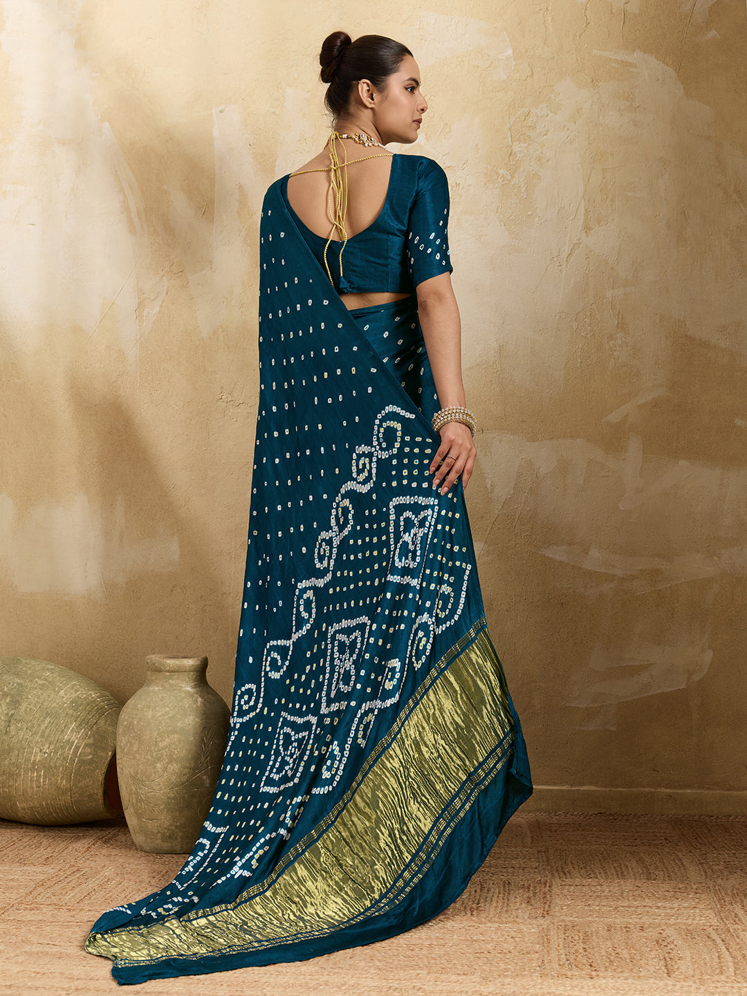 A blue saree with bandhani print and a lagdi patla pallu, 