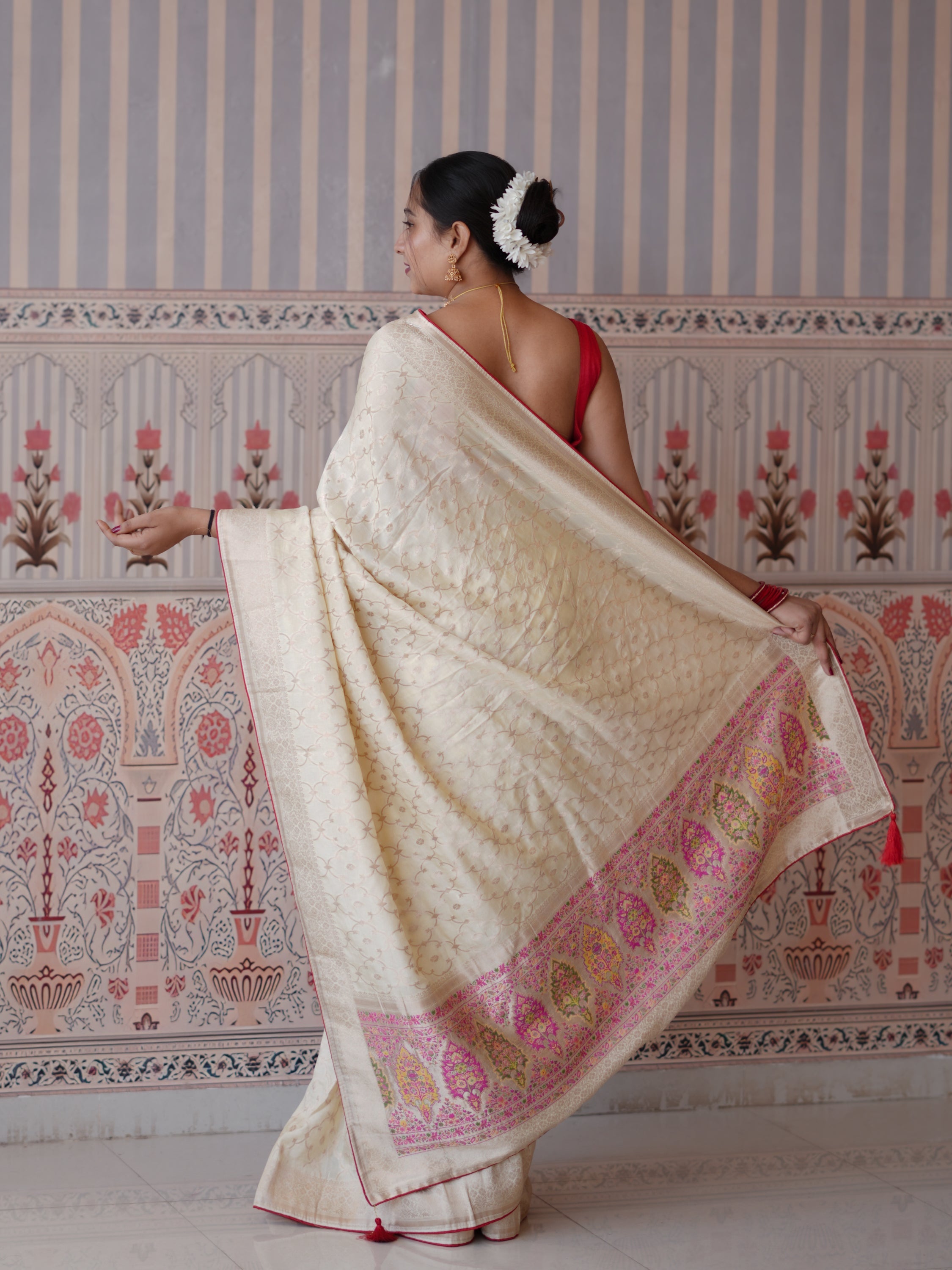 Buy Banarasi Pattern Saree With Dola Silk Tanmira  Image 5