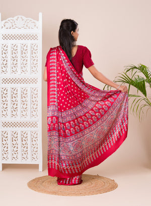 Bandhani Style saree in red colour for festival 